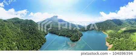 夏季 Okotanpe 湖鳥瞰圖 104896394