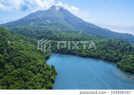 Aerial view of Lake Okotanpe in summer 104896397