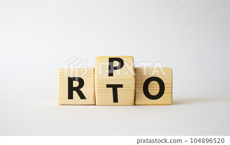RPO vs RTO symbol. Wooden cubes with words RTO and RPO. Beautiful white background. business concept. Copy space 104896520