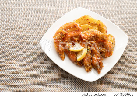 garlic shrimp  104896663