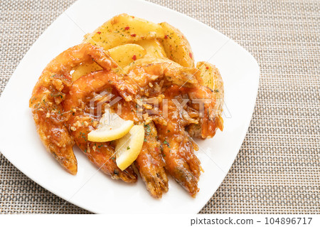 garlic shrimp  104896717