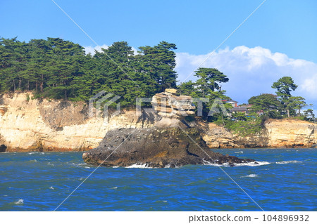 [Miyagi Prefecture] Niojima Island in Matsushima (Island hopping sightseeing boat) 104896932