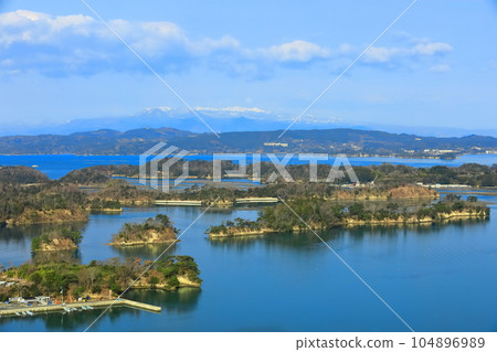 [Miyagi Prefecture] Matsushima Bay and Zao mountain range in fine weather (Japan's three most scenic spots) 104896989
