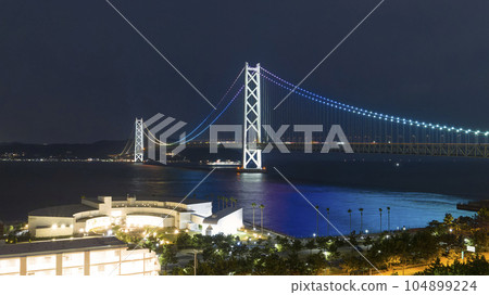 Night view of Akashi Kaikyo Bridge / Akashi Kaikyo Bridge, Japan 104899224
