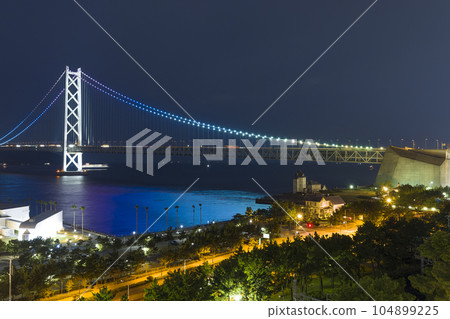 Illuminated Akashi Kaikyo Bridge / Akashi Kaikyo Bridge, Japan Illuminated Akashi Kaikyo Bridge / Akashi Kaikyo Bridge, Japan 104899225