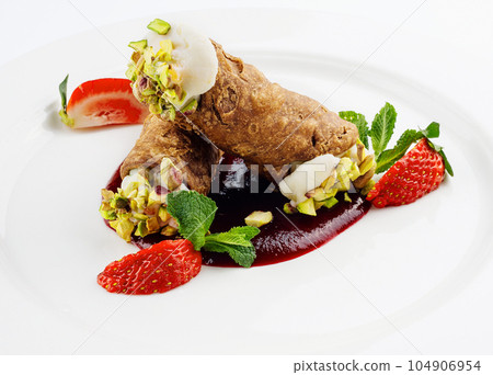 Cannoli italian cake with pistachios and strawberry jam Cannoli italian cake with pistachios and strawberry jam 104906954