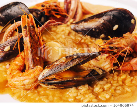 Seafood risotto with mussel shrimp and squid 104906974