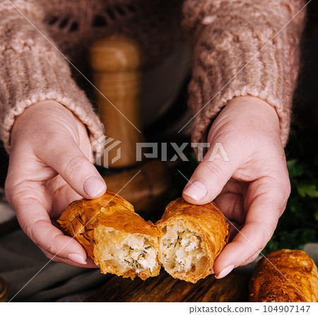 Woman cooking Vertuta or placinta with cottage cheese 104907147