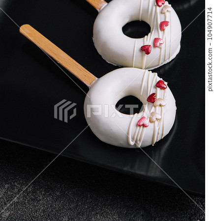 Lolipops mousse on a black plate 104907714