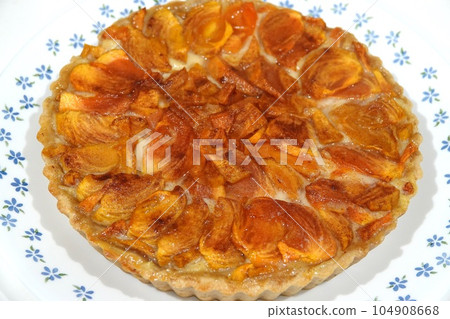 Custard persimmon tart Custard persimmon tart 104908668