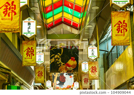 【京都風光】錦市場是有400年曆史的傳統商店街 104909044