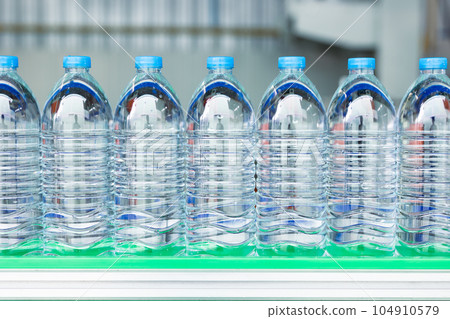 clean drinking water bottled in food and beverage Reverse Osmosis System hygiene factory production conveyor belt line clean drinking water bottled in food and beverage Reverse Osmosis System hygiene factory production conveyor belt line 104910579
