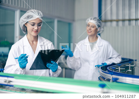 products control quality check team in conveyor belt production line in food and drink factory with hygiene uniform products control quality check team in conveyor belt production line in food and drink factory with hygiene uniform 104911287