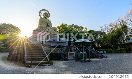 Sunset and Buddhist altar scenery Rengein Tanjyo-ji Temple (Tamana City) Sunset and Buddhist altar scenery Rengein Tanjyo-ji Temple (Tamana City) 104912685