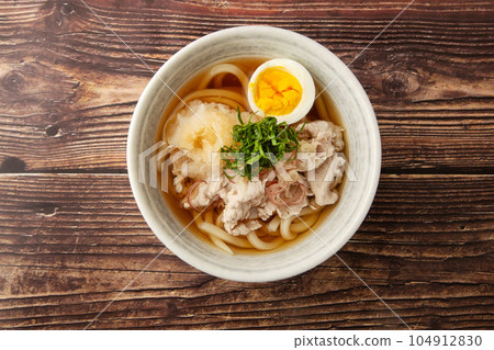 磨碎的冷涮烏冬面 磨碎的冷涮烏冬面 104912830