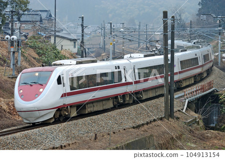 北陸本線 五十鈴栗栗系列 681 北越特快 N01 編組 + N11 編組 白鷹 北陸本線 五十鈴栗栗系列 681 北越特快 N01 編組 + N11 編組 白鷹 104913154