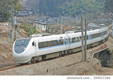 北陸幹線五十鈴栗栗 JR 西日本系列 681 W03 編組（金澤）+ 北越急行 N13 編組 白高 104913160