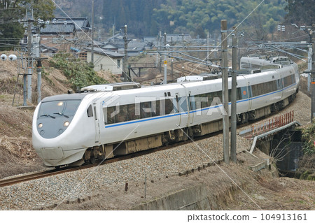 北陸本線 Isurugi-Kurikara JR West 681 系列 W02 + W12 編隊（金澤）白鷹 104913161