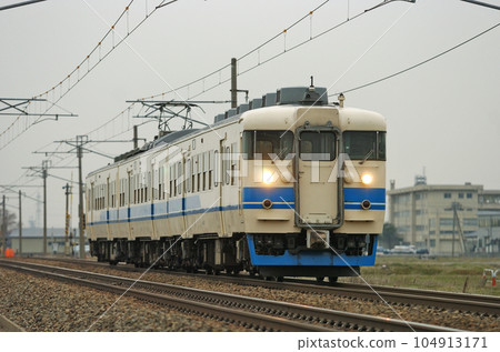 北陸本線 加賀、笠間、三河系列 413 JR 西日本 B07 編組（金澤） 104913171