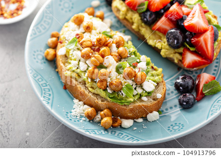 Healthy avocado toast duo 104913796