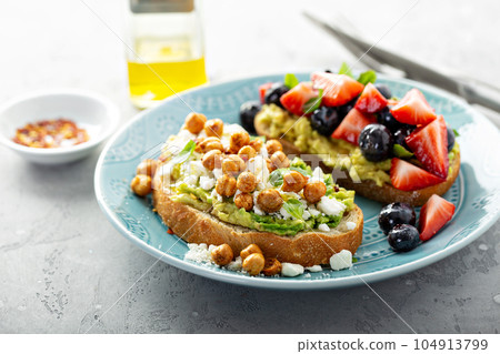 Healthy avocado toast duo 104913799
