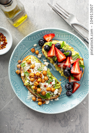 Healthy avocado toast duo 104913807