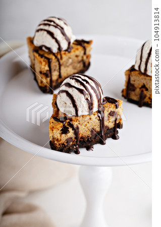 Little bite sized dessert, cookie pie 104913814