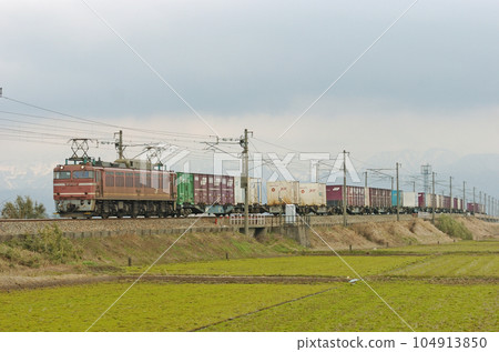 北陸幹線水橋～東富山 JR Freight EF81-122（富山） 104913850