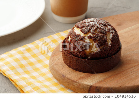 Choux pastry with cracked chocolate crumble topping Choux pastry with cracked chocolate crumble topping 104914530