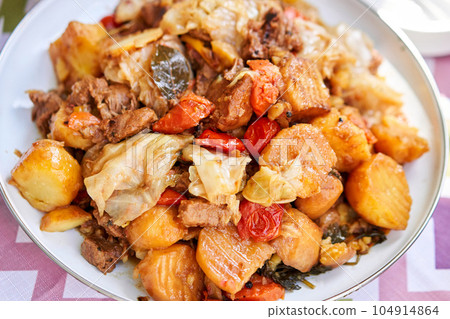 Dimlama - stewed vegetables with the meat in a large Central Asian cauldron. Uzbek cuisine. Fried vegetables with meat. Outdoor lunch, picnic Dimlama - stewed vegetables with the meat in a large Central Asian cauldron. Uzbek cuisine. Fried vegetables with meat. Outdoor lunch, picnic 104914864