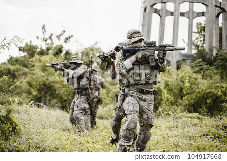Smart teamwork of soldiers running forward and attacking enemy Smart teamwork of soldiers running forward and attacking enemy 104917668