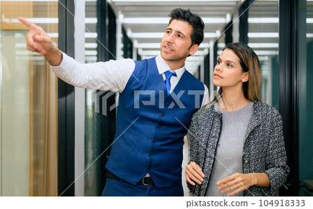 Group of business team meeting and brainstorming at office 104918333