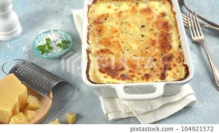 Cheesy scalloped potatoes Cheesy scalloped potatoes 104921572