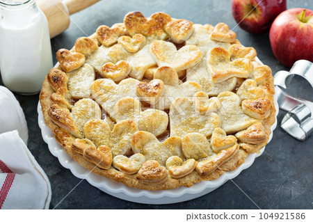 Apple pie topped with hearts 104921586