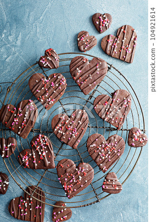 Chocolate hearts cookies for Valentines day 104921614