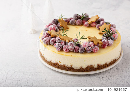 Christmas cheesecake with gingerbread base Christmas cheesecake with gingerbread base 104921667