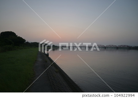 on the riverbed in the morning 104922994
