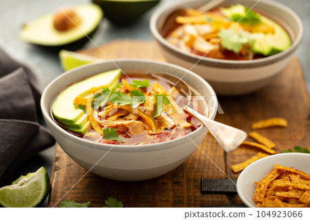 Slow cooker chicken taco soup Slow cooker chicken taco soup 104923066