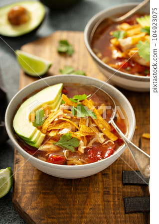 Slow cooker chicken taco soup 104923075
