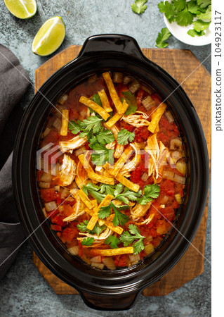 Slow cooker chicken taco soup Slow cooker chicken taco soup 104923117