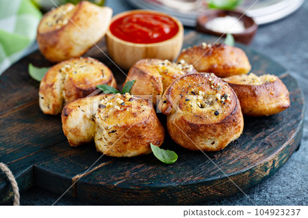 Garlic dinner rolls with marinara sauce Garlic dinner rolls with marinara sauce 104923237