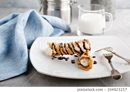 Italian dessert canolli with ricotta filling 104923257