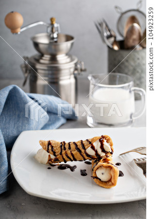 Italian dessert canolli with ricotta filling 104923259