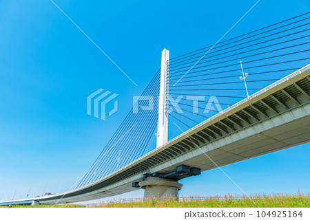 首都高速公路葛飾豎琴橋與背景藍天 首都高速公路葛飾豎琴橋與背景藍天 104925164
