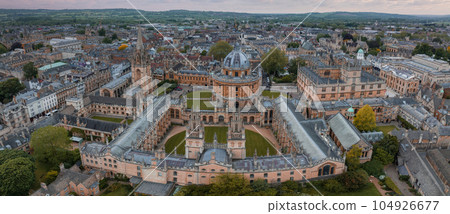 Aerial view over the city of Oxford with Oxford University. Radcliffe Camera and All Souls College, Oxford University, Oxford, UK 104926677