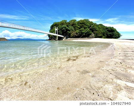 Yunoko Beach and Kangetsukyo Bridge in Minamata City, Kumamoto Prefecture 104927940