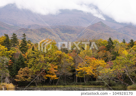 Autumn scenery of Hokkaido Shiretoko Gohu Autumn scenery of Hokkaido Shiretoko Gohu 104928170