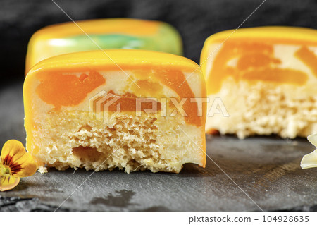 Mango Entremet Mango Entremet 104928635