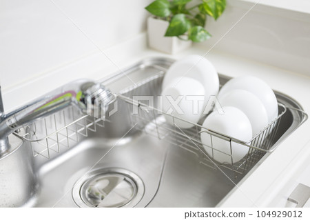 Clean kitchen sink, shiny after cleaning Clean kitchen sink, shiny after cleaning 104929012