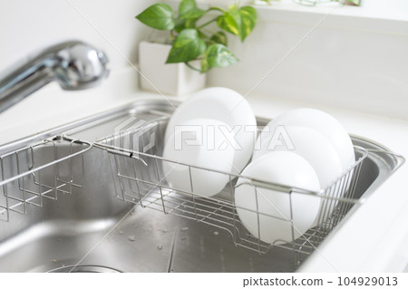 Clean up kitchen sink very clean Clean up kitchen sink very clean 104929013